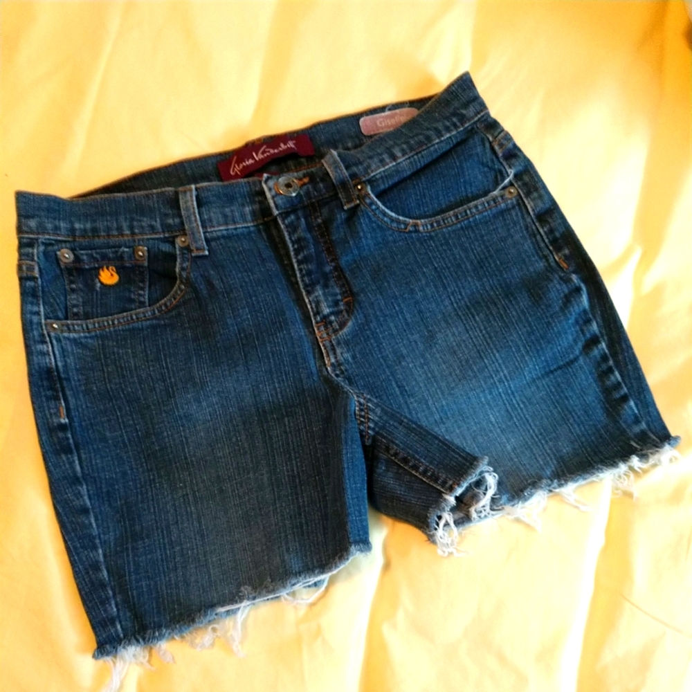 📌SALE$7.📌  Gloria Vanderbilt Cut Off Jeans For Shorts Giselle Style Size 6